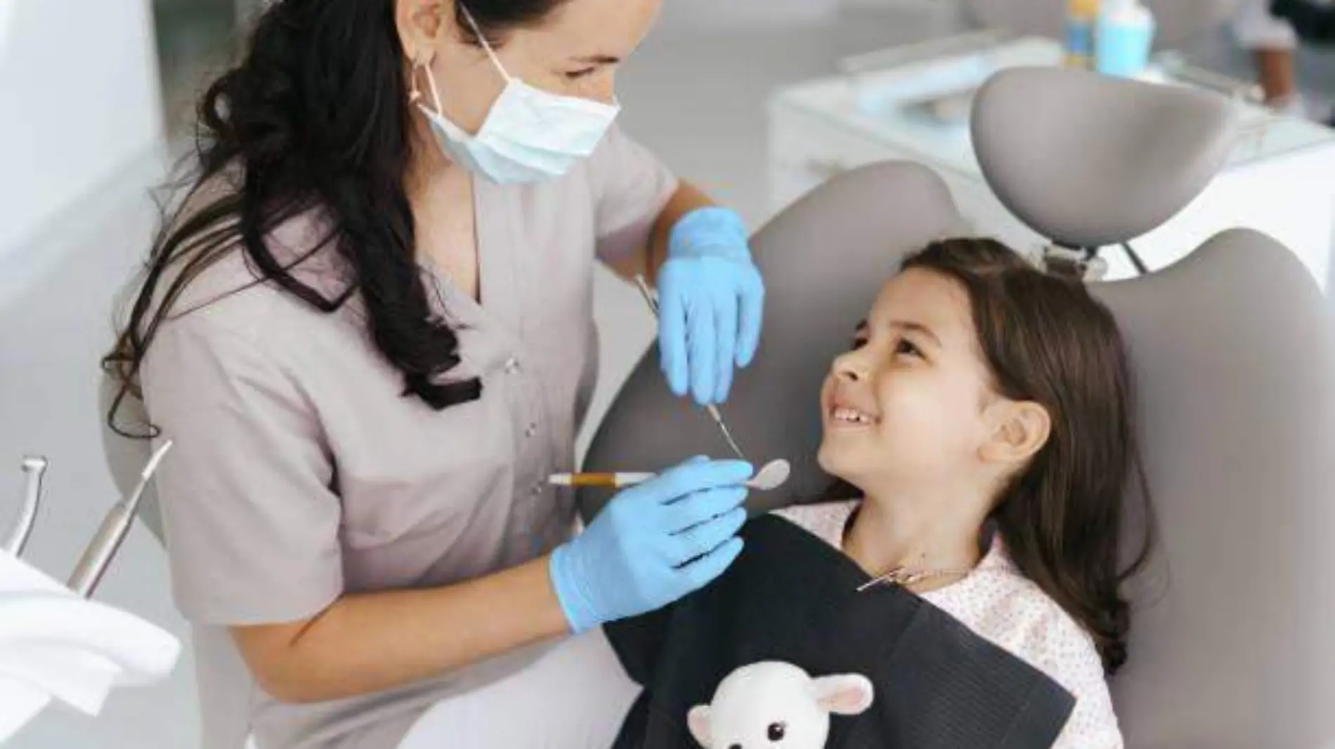 NIÑA CON DENTISTA